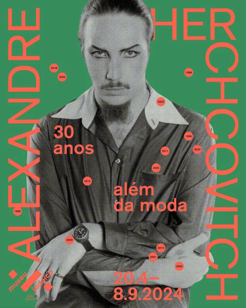 Cartaz digital da exposição que celebra a trajetória de Alexandre Herchcovitch.